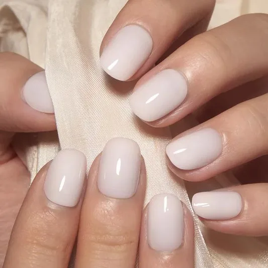 Lifestyle Unas Blanco Lechoso 1